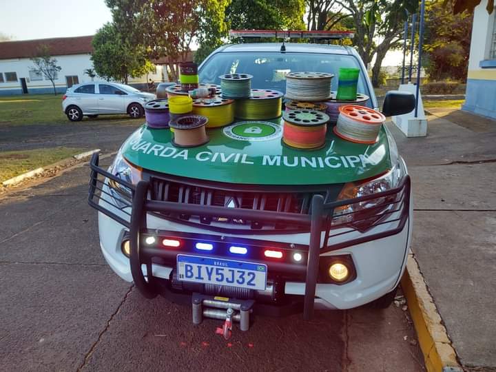 Foto 2 de 2 — Guarda Municipal apreende linhas de cerol em praça de Araraquara